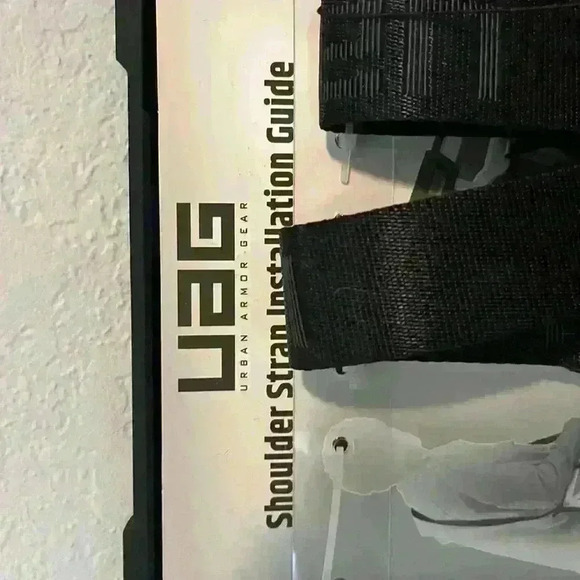 Microsoft, urban armor gear case, shoulder strap, and hand strap new, never used - Picture 3 of 6